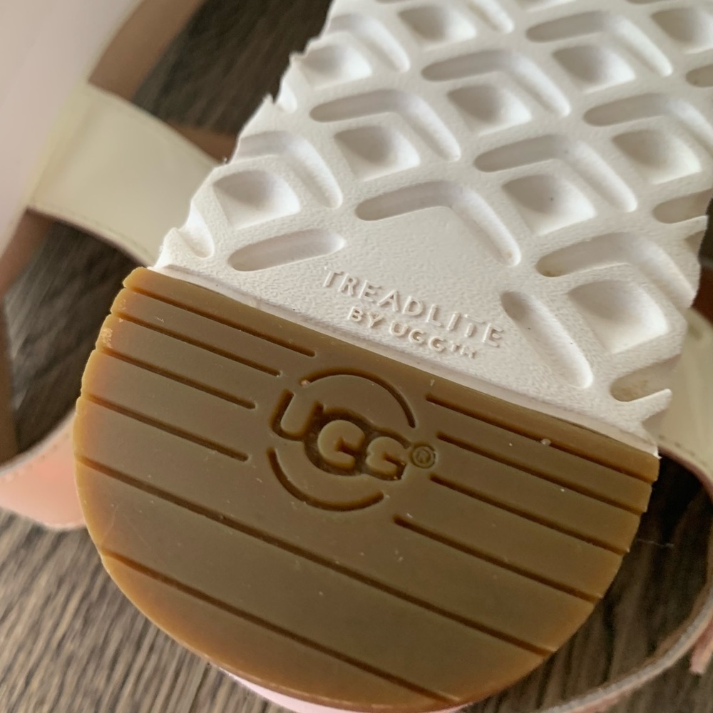 🔥 Ugg treadlite cream platform wedge sandals women’s size 7.5 mint condition - Picture 3 of 12